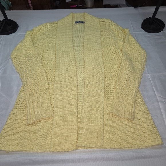 jason maxwell Sweaters - Jason Maxwell Soft Yellow Cardigan Size S. OOCP